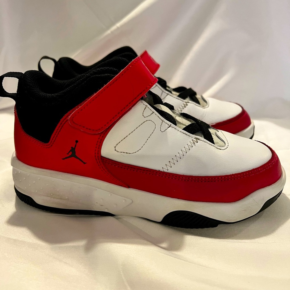 Girls size 1.5 Air Jordan’s